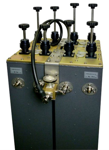 FM radio star point quad-combiner, 87.5-108MHz, N-type female and 7/8″ EIA, 2.5MHz spacing, 4 x 300W